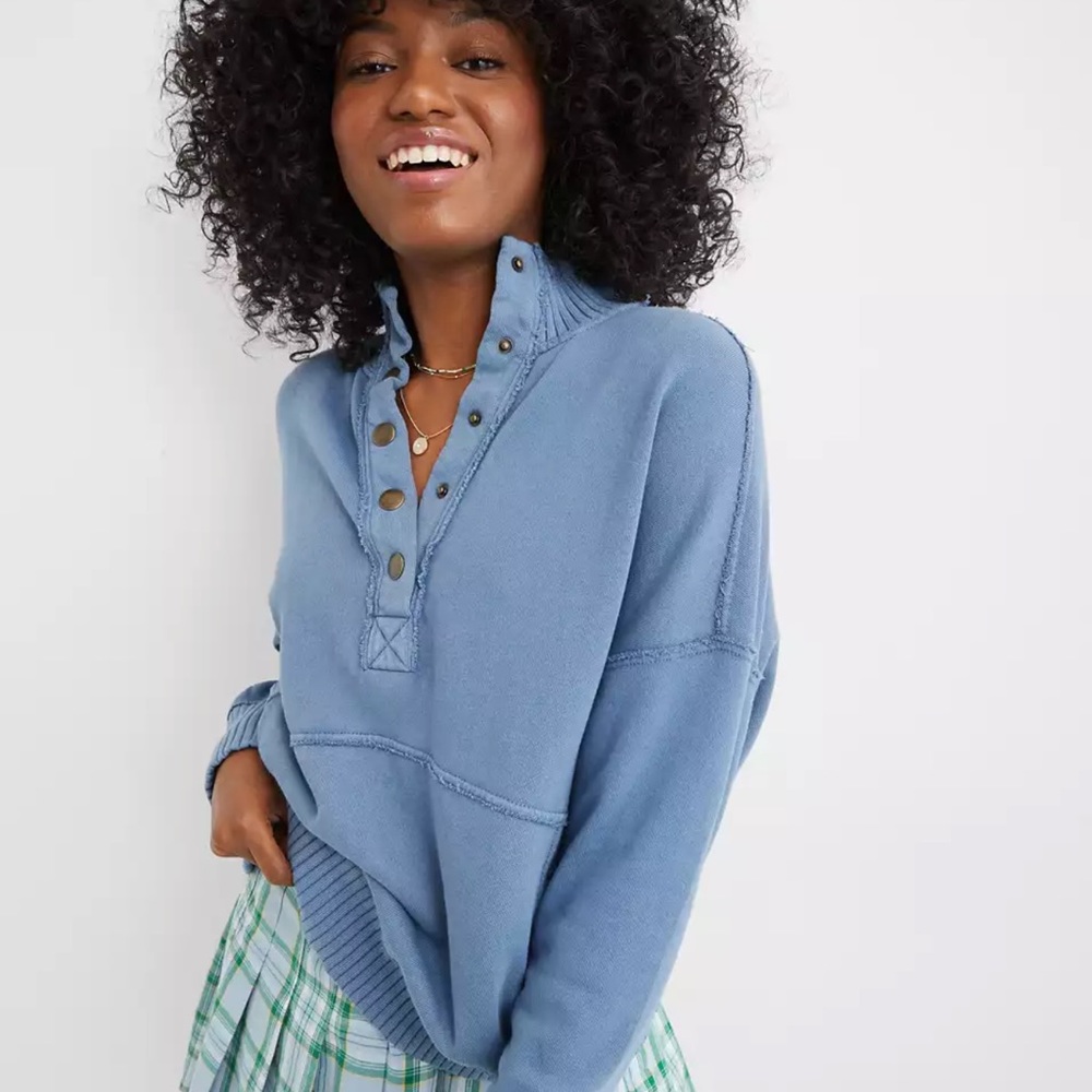 Aerie Oh Snap! Weekend Henley Mock Neck Sweatshirt (small, white color)